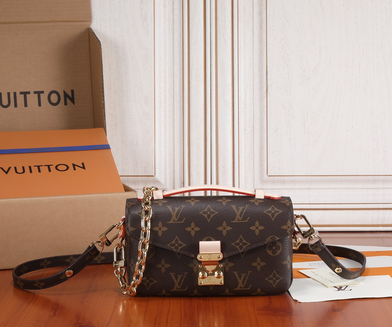 Louis Vuitton Pochette Metis East West